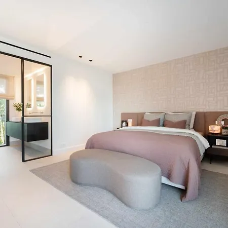Villa Independiente Con Piscina Y Jardin