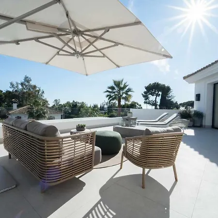 Villa Independiente Con Piscina Y Jardin Marbella