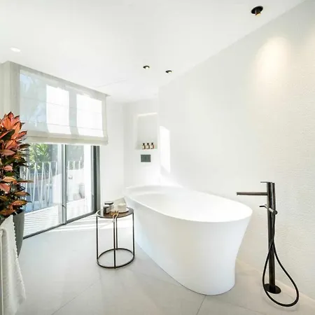 Villa Independiente Con Piscina Y Jardin Marbella