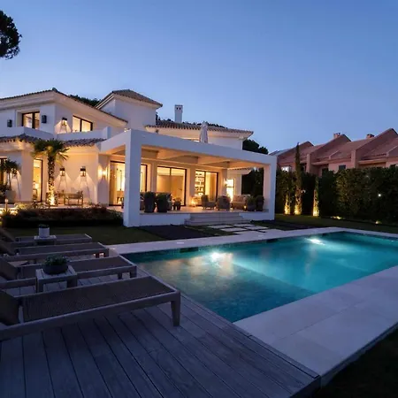 Villa Independiente Con Piscina Y Jardin