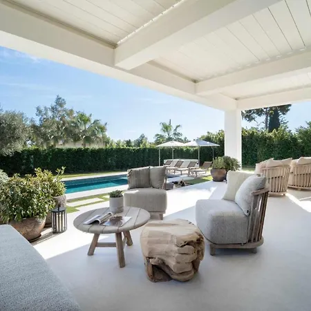 Villa Independiente Con Piscina Y Jardin