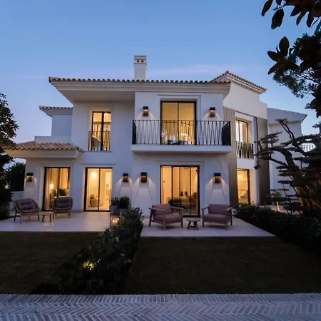 Villa Independiente Con Piscina Y Jardin