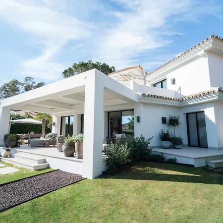 Villa Independiente Con Piscina Y Jardin *