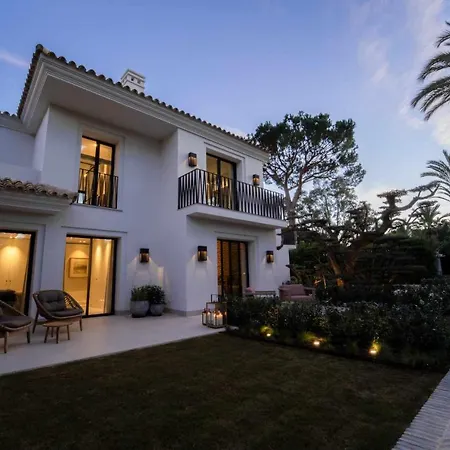 Villa Independiente Con Piscina Y Jardin Marbella
